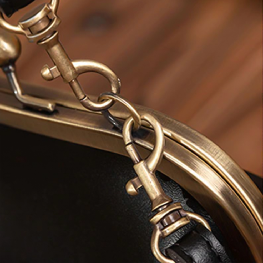 Retro Chic Vintage Kiss Lock Handbag Essential