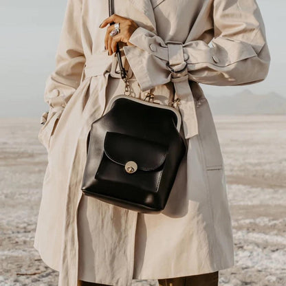 Retro Chic Vintage Kiss Lock Handbag Essential